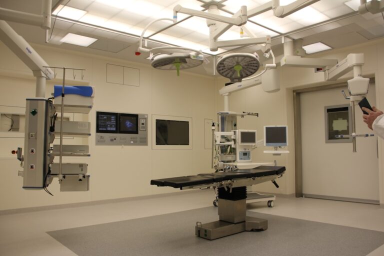 Sala De Cirurgia Com Mesa Cirurgica LPurJnihmQI